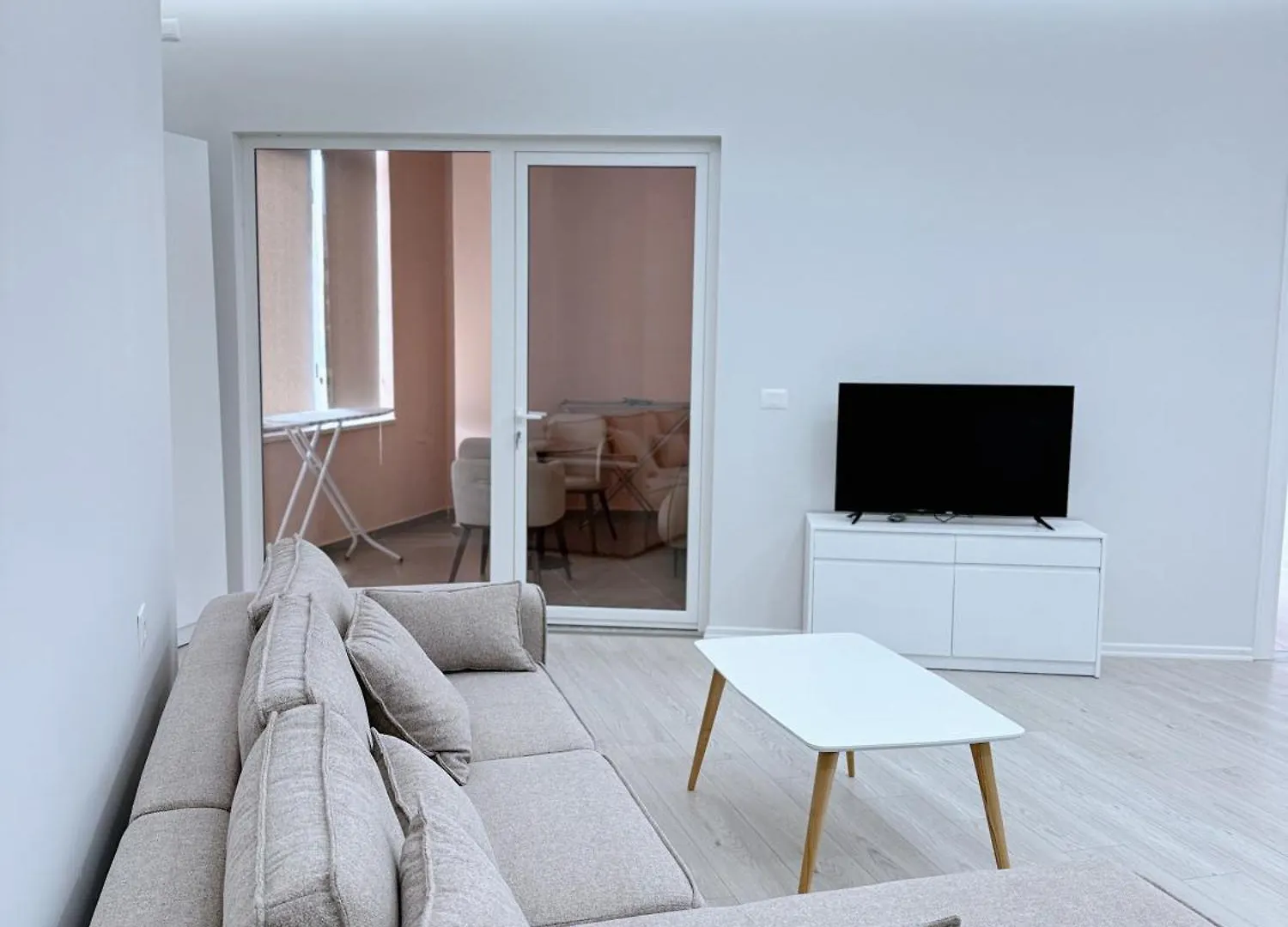 Aem Beachfront Apartments Golem Albánia